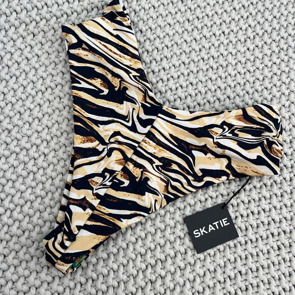 Skatie• ‘Melly’ Bikini Bottom in WEHO - Picture 4 of 11